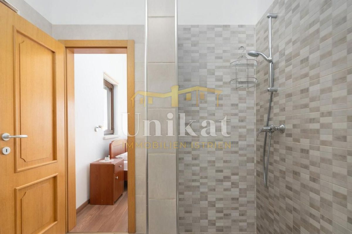 Hiša s bazenom in pogledom na morje